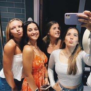 Meet your Posher, Lauren